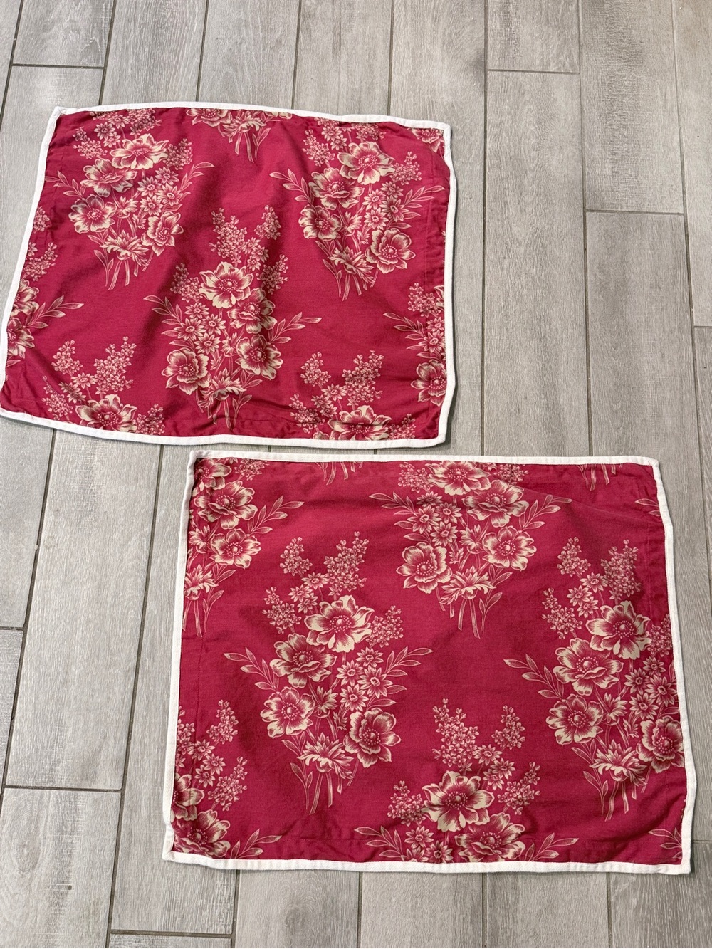 Chaps 2 Telluride Standard Floral Pillow Shams in Red & Cream